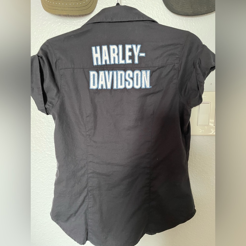 Ladie’s Black Harley Davidson Garage button down top - Picture 5 of 7